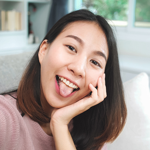 young-asian-teenager-woman-vlog-at-home-female-usi-XHTT2JT